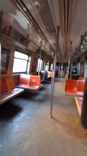 No light R46 train: car number #6068 #mta #r46 #nycta #Ntrain