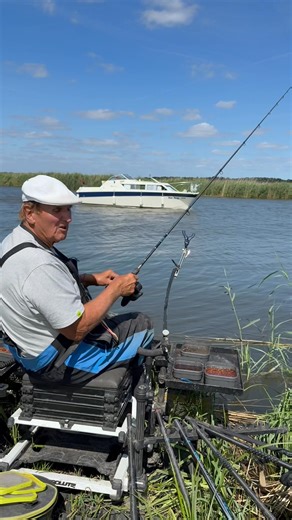 29K views · 581 reactions | Do you use the reel clutch or prefer to backwind ? I prefer to use the reel handle and flick off the anti reverse just in case the fish makes a sudden lunge for freedom just as your about to net it , for carp and barbel as long as I’m on strong tackle and larger hooks then I use a combination of clutch and backwind , how do you play your fish ? #matchfishing #bobnudd #feederfishing #riveryare | Bob Nudd Fishing | Facebook