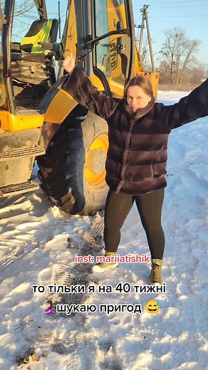 Exploring a Snowy Scene with a JCB Backhoe Loader