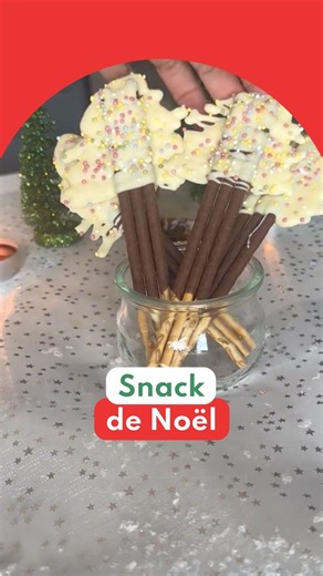 124 reactions · 45 shares | Des sapins de Noël croquants et chocolatés  Le DIY parfait pour un goûter festif et facile à faire !  La recette des snacks de Noël : -un paquet de biscuits type mikado -1/2 tablette de chocolat blanc -1 poignée de perles de sucre #christmas #christmassnack #gouternoel #noel #bonsplans #bonial #recettenoel #recettechocolat | Bonial France | Facebook
