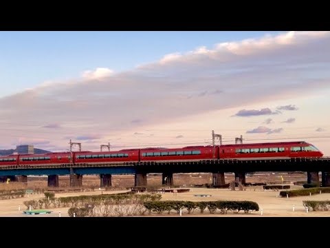 夕暮れの公園を走る電車｜通過シーン集（8分）