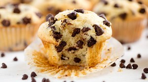 180K views · 2.1K reactions | These Easy Chocolate Chip Muffins are just like mom used to make! WRITTEN RECIPE: https://thestayathomechef.com/chocolate-chip-muffins/ | Recipes | Facebook