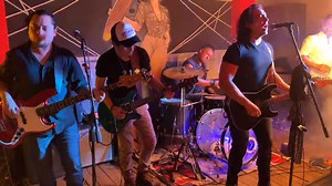 48 reactions · 6 comments | Seguimos de fiesta banda!!! Esta rolita: #Jump de Van Halen nos prende para recordarles que HOY HAY ROCK EN NODO, Bar Metepec 弄 Promo para las chavas: ¡¡PRIMERA RONDA GRATIS!! Va a estar bien Motomami!!!藍藍藍藍 Allá nos vemos muchachos... Que la celebración de nuestro 8vo aniversario sigue pero con tubo! Lleguen temprano guap@s y ajustad@s, que hoy es: #NochesDlorean  | DLorean | Facebook