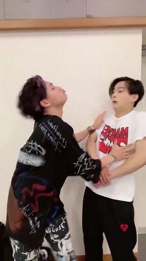 リアルピースのダンスと顔面パイ挑戦