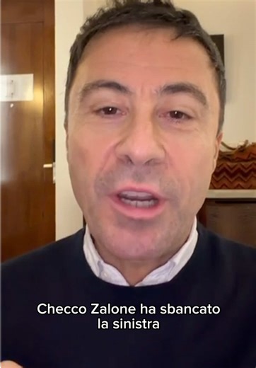 Checco Zalone colpisce ancora. Mentre una certa critica “impegnata” lo dava per finito ancora prima dell’uscita, il pubblico ha risposto come sa fare: sale piene e un incasso record il giorno di Natale, mai visto prima. Zalone non sbanca solo il botteghino, ma manda in crisi la sinistra radical-chic. Perché racconta l’Italia reale, con ironia e senza filtri. Perché mette in scena vizi, contraddizioni e ipocrisie che qualcuno preferirebbe non vedere. E soprattutto perché parla a un pubblico nazio
