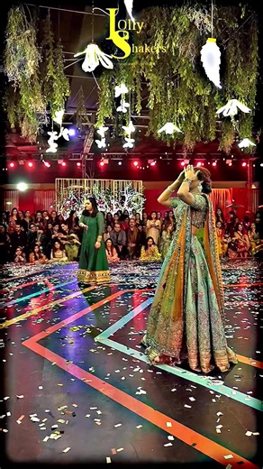 #itswedding #dance #cousin_mehndi_dance #mehndi #weddingtiktok #wedding #foryoupage #sindhisong2024