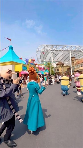 Meet & Greet with Gru, Lucy, Margo, Edith, Agnes and Minions | Universal Studios Singapore