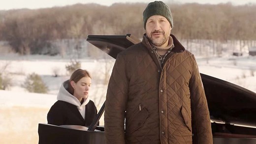 Charlotte Cardin et Martin Matte en duo dans une pub pour Maxi