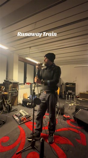 Chill Vibes with 'Runaway Train': A Karaoke Favorite