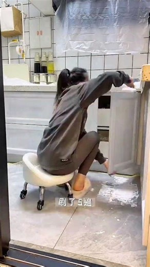 低成本翻新橱柜门和台面！最近爱惨了白色厨房，控制不住了….想改造的姐妹可参考～#厨房改造