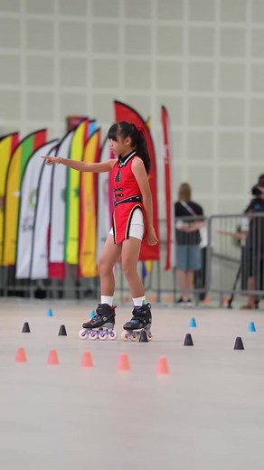 Junior Skating Skills: Amazing Little Girl Inline Skater