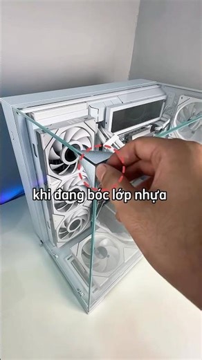 Người đàn ông bị đột quỵ nhẹ khi bóc lớp siu của chiếc pc 😂