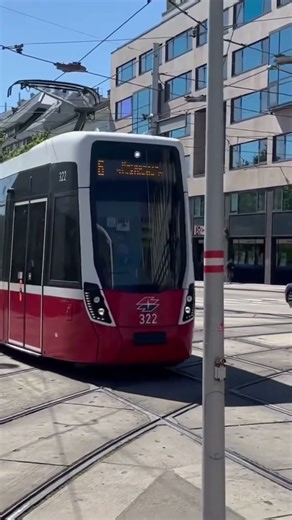 ウィーンの最新超低床式トラム(2024.4.26撮影)