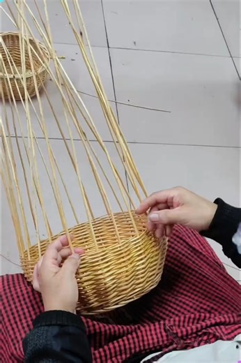 The Making of a Traditional Rattan Bun Basket #RattanCraft #HandmadeBasket #TraditionalArt #WeavingSkills #CulturalHeritage | Creative Inspiration For You