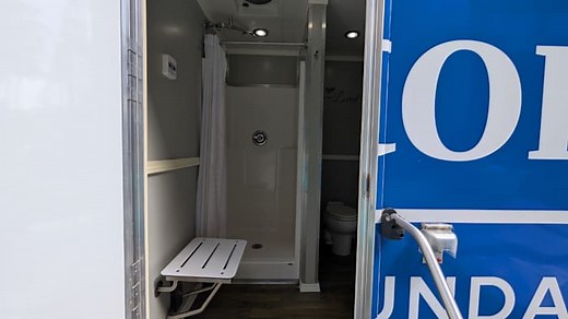 Nonprofit’s free shower service helps Orlando’s homeless people feel clean, comfortable