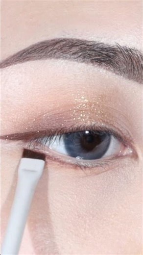 Dramatic Vibrant Purple and Pink Glitter Eyeshadow Look.#glitch #eyelash #eyemakeup