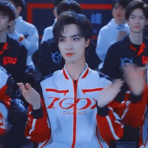 3.6M views · 156K reactions | #youkuofficial #fallingintoyoursmile #cdrama #cdramafyp #cdramaedit #chinesedrama #movie #xyzbca #foryourpage #fyp | 一起追剧吧 | Facebook