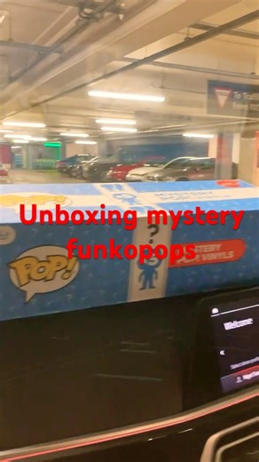 Unboxing a funko pop mystery box with 5 regular sized funkos and a small keychain #unboxing#funkopop