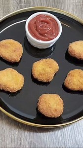 1.7M views · 18K reactions | Homemade Chicken Nuggets - Make and Freeze Ingredients Boneless chicken 1kg Bread slices 4 Salt to taste Paprika powder 1/2 tsp (optional) Black pepper powder to 1/2 tsp Onion powder 2 tsp heaped Garlic powder 1.5 tsp heaped Coating: Eggs 2 + little water Plain flour 5 Bread slices (grind the bread and dry roast on low flame to make breadcrumbs) | Naush Kitchen Routine | Facebook