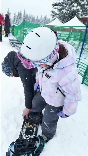 Cute Girls First Time Snowboarding | Beginner Fun at Hilltop Anchorage, Alaska ❄️🏂 #snowboarding