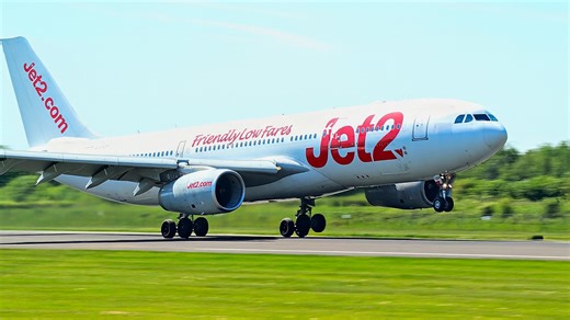 Plane aborts landing at the last moment