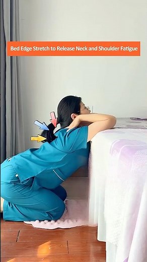 Simple Stretch to Relieve Neck and Shoulder Stiffness and Pain from Long Hours of Desk Work
