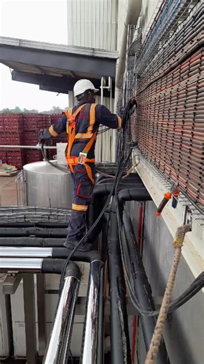 water chiller, cable work #trane #hvactechnician #refrigeration #hvactech #hvaclife #hvacjourneyman #hvacjobs