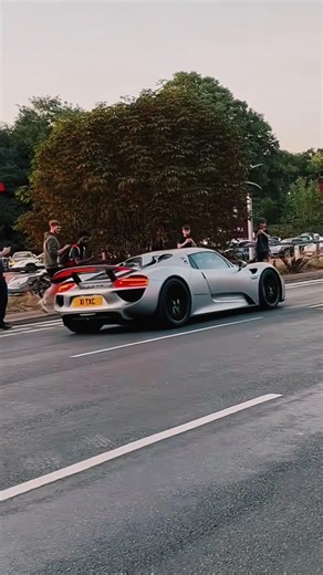 Porsche 918 Spyder: Hybrid Tech ya Superpower? 🔥 (Catchy)