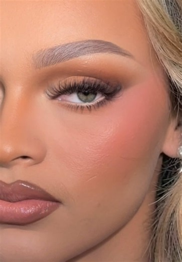 Neutral Bronzy Glam Makeup Looks