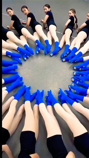 Mesmerizing Group Dance with Perfect Synchronization #dance #groupdance #dancevideo #handicraft