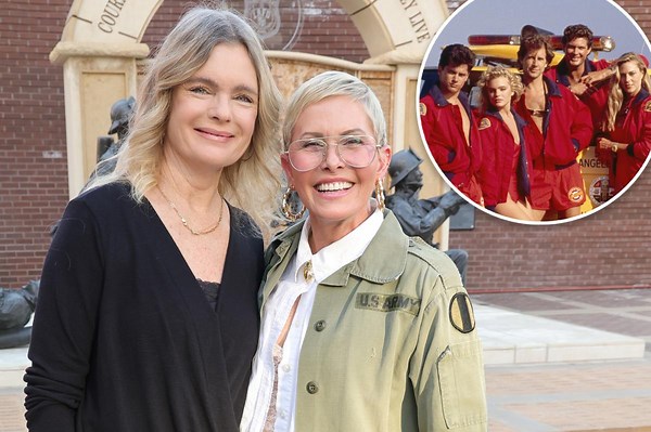 ‘Baywatch’ stars Nicole Eggert and Erika Eleniak reunite decades after ’90s hit