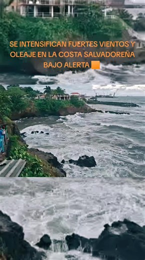 SE INTENSIFICAN FUERTES VIENTOS Y OLEAJE EN LA COSTA SALVADOREÑA BAJO ALERTA NARANJA Las condiciones meteorológicas continúan intensificándose en la franja costera de El Salvador, donde este martes se reportan fuertes vientos y un oleaje más rápido y elevado, asociado a las condiciones de inestabilidad que afectan el litoral. Desde la zona de Acajutla, específicamente en el sector de Plaza Santa Lucía, se han difundido videos que muestran el aumento de la intensidad del viento, reflejando el imp