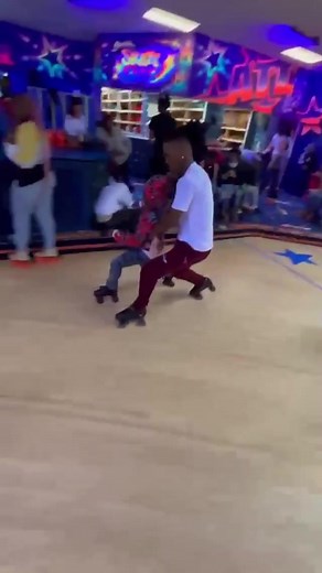 Look at my Yungin tho 😮‍💨🔥 #fyp #skating #viral #foryou #atlrydin