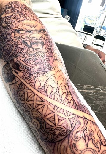 Session one complete. Guardian awakened. 🐲 Fu Dog in progress—this is just the beginning. #fudogtattoo #japanesetattoo #tattoocontent #lucky7tattooswpb #halfsleevetattoos @Lucky 7 Tattoos West Palm