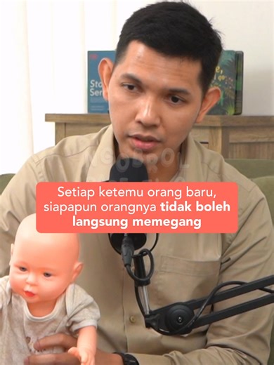 Stimulus Merangkak dan Duduk untuk Bayi: Tips dari Dr. Yoga