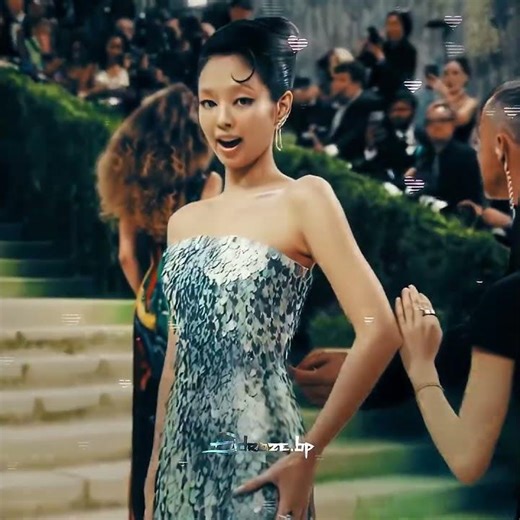 Jennie met gala look is gorgeous ✨
