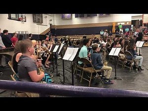 Middle school band performs Handclap
