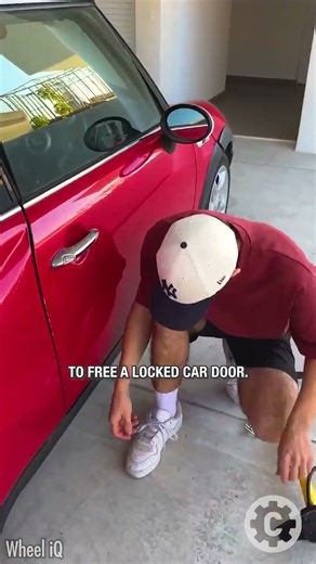 This Plastic Bottle Hack Will Blow Your Mind! 🔓🚗