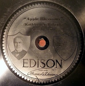 American Symphony Orchestra / Venetian Instrumental Quartet - Apple Blossoms / Flower Song