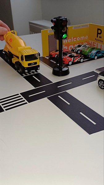 DIY Realistic Mini Traffic Light 🚦 | Cool Model