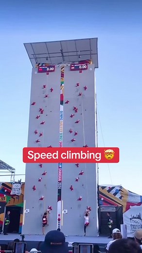 How they movin that fast 😭 #climbing #rockclimbing #indoorclimbing #speed #speedclimbing #climbingtiktok (via bb11stone/IG)
