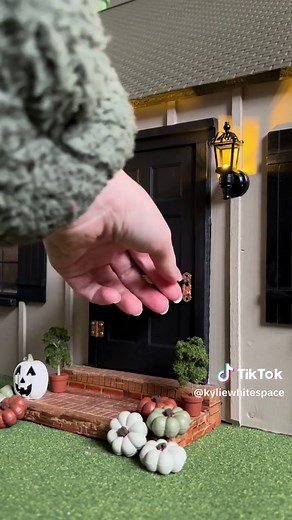 Miniature Dollhouse Makeover Tutorial