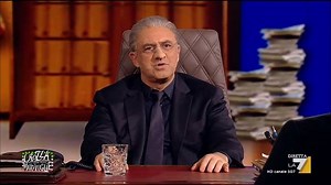 316K views · 3.1K reactions | Uno strepitoso Maurizio Crozza: il fair play di De Luca, un bagno d’umiltà dopo il risultato del referendum costituzionale! Fonte video: Crozza delle Meraviglie - La7 | Daniela Aiuto | Facebook
