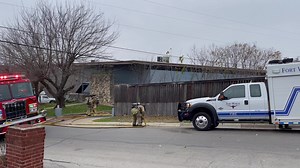 Apartment Fire (Fort Worth) Fort Worth FD and River Oaks FD have contained an apartment fire in the 2200 block of Capri Drive. Fire under control. 18 degrees with light snow flurries. | DFW Scanner