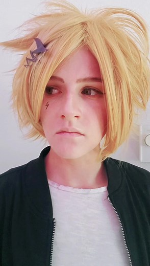 hc denki can't write because his quirk makes his hands numb. FOLLOW! #mha #bnha #denki #denkikaminari #bakugou #katsukibakugou #aizawa #deku