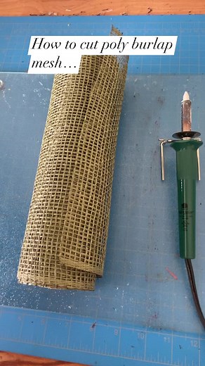 84K views · 1.1K reactions | Full tutorial with helpful tips on YouTube - link in comments! *TAKE PROPER SAFETY PRECAUTIONS - do not breathe in fumes!* #wreathmaking #crafting #woodburning #meshwreath #DIYwreath #tutorial #diycrafts | Carrie's Wreath Creations | Facebook