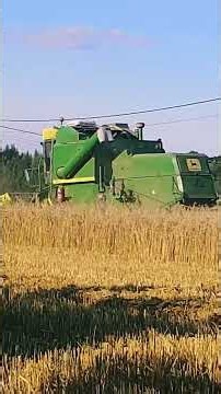 John Deere 955 combine harvester
