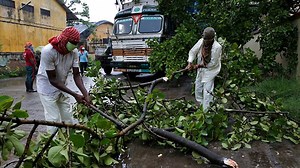 Kolkata devastated as cyclone kills scores in India and Bangladesh