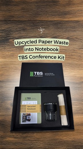 55 reactions | Buat TBS, merchandise bukan cuma soal logo. Tapi juga tentang tanggung jawab. Sehingga 500 recycled notebook berhasil menyelamatkan 115 kg emisi karbon. 500 handbag mengurangi 165 kg emisi karbon. Barang yang dipakai sehari-hari ternyata bisa jadi bagian dari solusi. Kalau pilihan kecil bisa berdampak sejauh ini, kantor kamu mau mulai dari mana? #tbs #sustainblemerchandise #libertysociety #circulareconomy #corporatesustainability | Liberty Society | Facebook