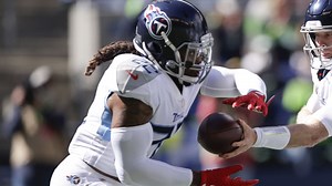 Derrick Henry follows convoy for 15-yard pickup on screen pass